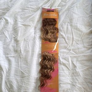 New Glam Seamless 20 inch Wavy Tape in Extensions. 100% Remy Human Hair.